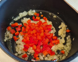 Foto del paso 2 de la receta: Salteado de champiñones, pollo y pimientos