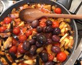 A picture of step 4 of Aubergine, tomatoes and olives pasta sauce (vegan).