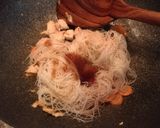 รูปขั้นตอนการทำที่ 3 ของ เส้นหมี่ผัดไข่ อกไก่