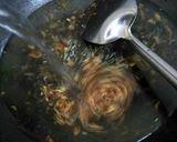 Foto langkah ke 3 dari resep Sayur bening oyong bumbu iris simple.