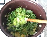 Tejfölös karalábéleves vajgaluskával recept fázis 2 fotója