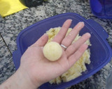 Foto del paso 1 de la receta: Bombas de papa rellenas con queso
