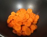 Foto del paso 5 de la receta Wok de zanahoria y cebolla con salchichas