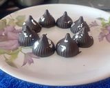 A picture of step 4 of Gulkand chocolate Modak.