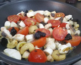 Foto del paso 6 de la receta: Merluza con tomates y otras cosas