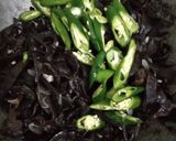 Foto langkah ke 3 dari resep Jamur Kuping Tumis Toge.