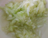 Foto del paso 1 de la receta: Ensalada de pepino y albahaca con agua de mar