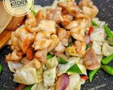 Foto langkah ke 4 dari resep Oseng ayam sambal bawang feat kol.