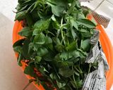 Hình bước làm 1 của món Lẩu gà lá é