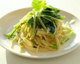 A picture of step 8 of Fragrant Spring Greens Oil Pasta | Chamnamul & Dalrae Olive Oil Pasta 🌼🫒🍃.