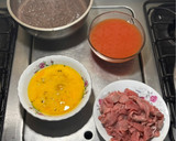 Foto del paso 1 de la receta: Huevos Revueltos, Bistec y Frijoles Negros Refritos