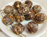 અખરોટ ખજૂર બોલ્સ (Walnuts Khajur Balls Recipe in Gujarati) રેસીપી સ્ટેપ6ફોટો