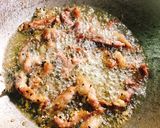 รูปขั้นตอนการทำที่ 3 ของ หมูทอด งา ขาว-ดำ แดดเดียว