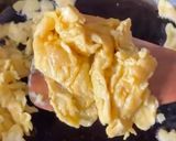 A picture of step 2 of Eggs and Pepper Stir Fry.