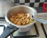 A picture of step 3 of Daliya upma.