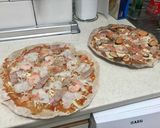 Foto del paso 10 de la receta: Masa de pizza fina y crujiente (sin levadura)