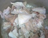 A picture of step 1 of Pepper chicken.