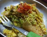 A picture of step 5 of समोसा चाट.