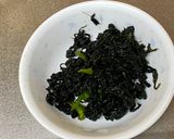 A picture of step 4 of Chili Leave Tsukudani (seasoned with sweet soy sauce).