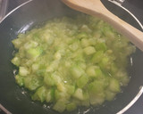 Foto del paso 4 de la receta: Tortilla de calabacín con atún y queso
