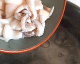 Foto del paso 2 de la receta: Ensalada de calamar y langostinos con mostaza y miel