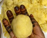A picture of step 4 of Stuffed potatoes balls.
