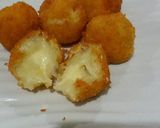 Foto langkah ke 6 dari resep Bola bola kentang keju.