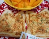Foto langkah ke 3 dari resep Simple Egg Toast.