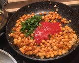 Foto del paso 1 de la receta: Garbanzos aromatizados en salsa de coco 🥥