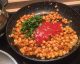 Foto del paso 1 de la receta: Garbanzos aromatizados en salsa de coco 🥥