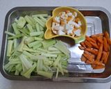 超市料理-鹹蛋炒芹菜的食譜步驟1照片