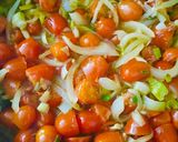 Foto del paso 3 de la receta: PASTA FROLA DE TOMATITOS CHERRY Y RICOTTA 🍅🧅🍅🍛🍽️🍻