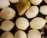 Foto del passaggio 2 della ricetta Cipolle salsiera in agrodolce