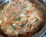 A picture of step 5 of Chicken & Shrimp Pancit Bihon.