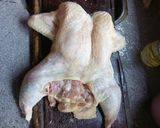 Foto del paso 1 de la receta: Pollo relleno deshuesado
