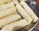 A picture of step 6 of स्पाइसी नूडल्स रोल.