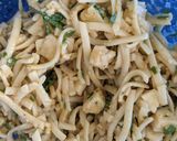 Foto del paso 3 de la receta: Torrejitas de fideos con queso y perejil