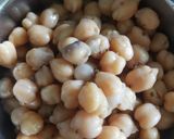 A picture of step 3 of Punjabi chole bhature.