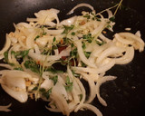 Foto del paso 3 de la receta: Polenta con cebolla balsámica, pimiento asado, feta y tomillo