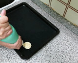 Foto del paso 4 de la receta: Galletas de queso crema con un huevo y sin batidora