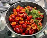 Une image de l'étape 5 de Compote de cerises au thym et citron.