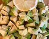 Une image de l'étape 3 de Tartare de saumon, noix de saint Jacques, mangue et avocat.