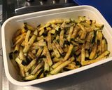 Une image de l'étape 4 de Frites de courgettes aux épices orientales et graines de lin.