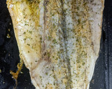 Foto del paso 2 de la receta: Lubina a la espalda con verduritas