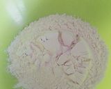 Foto del paso 1 de la receta: Medialunas de Manteca con harina leudante/ o de bizcocho