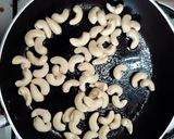 รูปขั้นตอนการทำที่ 2 ของ ไก่ผัดเม็ดมะม่วงหิมพานต์ (Gai Pad Med Mamuang)Thai Food Stir Fried Chicken With Chasew Nuts