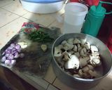 Foto langkah ke 1 dari resep Jamur Champignon Saus Tiram.