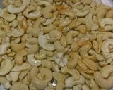 काजू चिक्की (kaju chikki recipe in marathi) रेसिपी स्टेप 4 फोटो