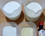 Foto langkah ke 1 dari resep Strawberry Panna Cotta.