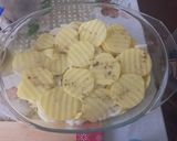 Zapiekanka ziemniaczana z piersią z kurczaka i serem na wierzchu krok przepisu 2 zdjęcie